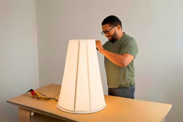 A man Measure The Side Length Of The Lamp