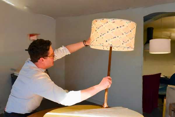 Remove Lamp Shade To Put A Bulb 