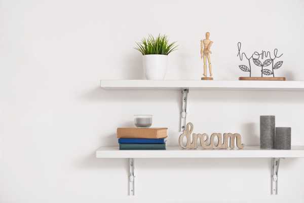 Decorating and Organizing Your Closet Shelves
