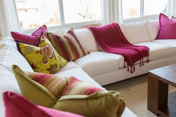 Factors to Consider When Choosing Throw Pillows